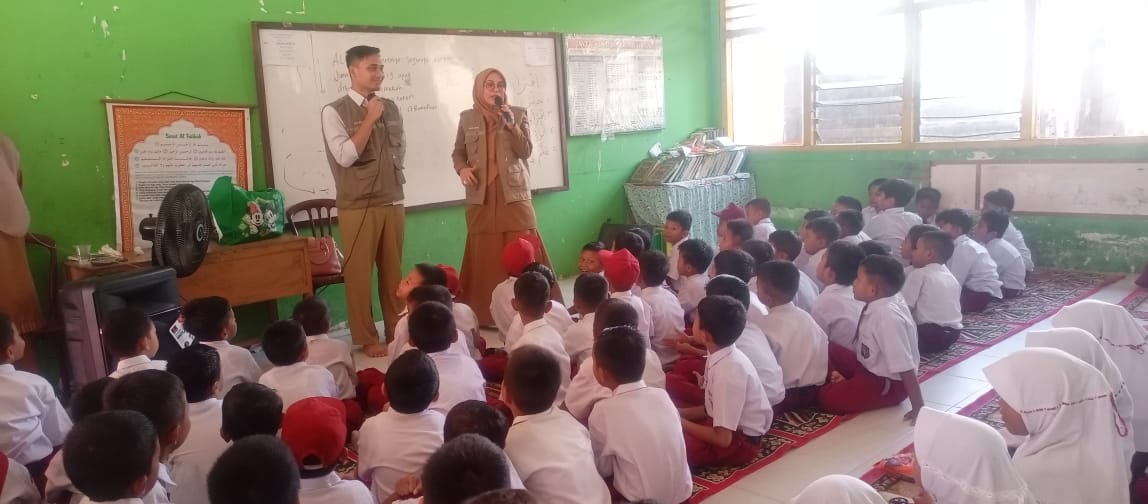 Kegiatan Layanan Perpustakaan Keliling Sekolah Dasar Negeri 05 Jaruai